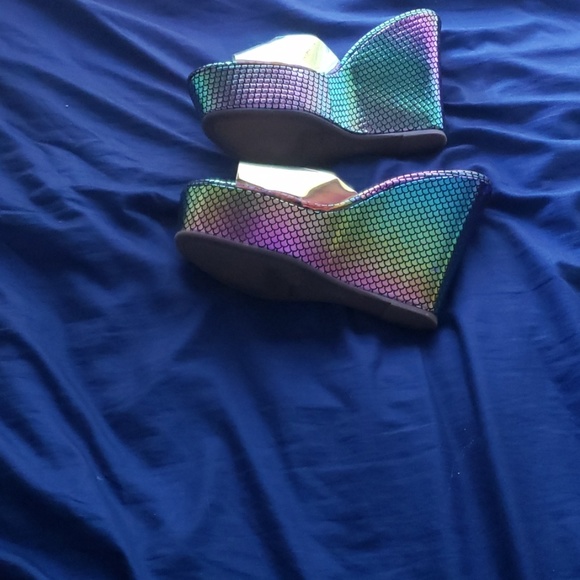 Shoe - Picture 3 of 3